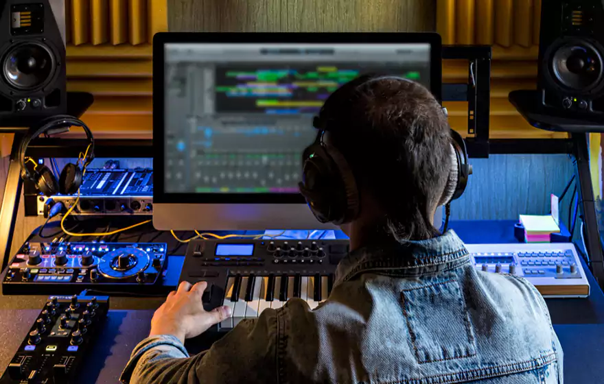 How to Choose the Best Music Production Studio?